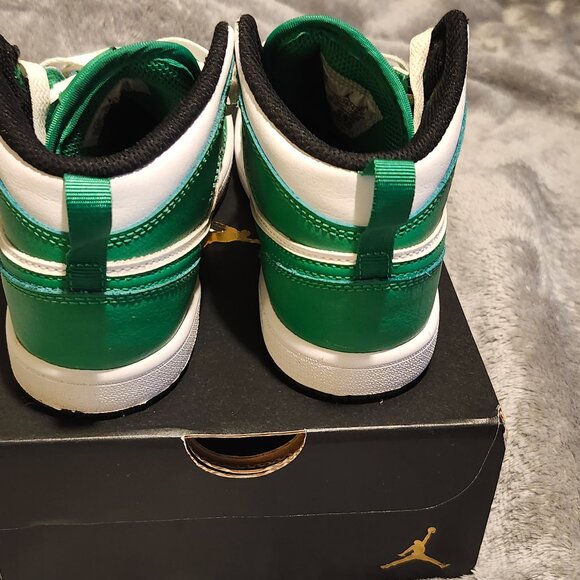 Jordan 1's Mid - Picture 4 of 4